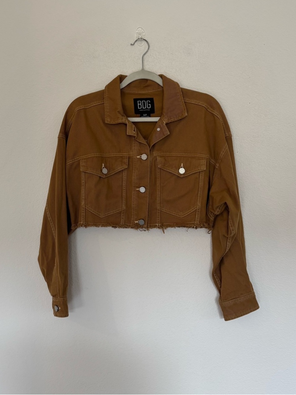 UO BDG Oversized Cropped Denim Trucker Jacket - Picture 3 of 8